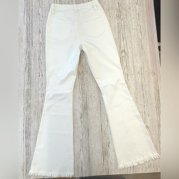 YMI High Rise Stretch Flare Jeans in White 7/28 - Picture 4 of 14
